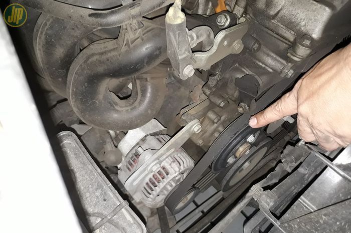 Ini Dia Penyebab Kerusakan V-Belt Di Mesin Mobil - GridOto.com