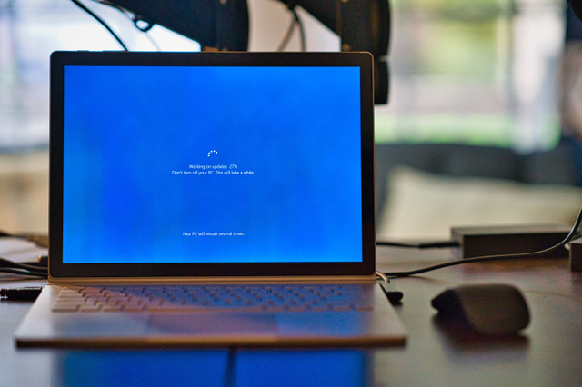 Laptop Restart Sendiri, Begini Cara Mengatasinya | kumparan.com